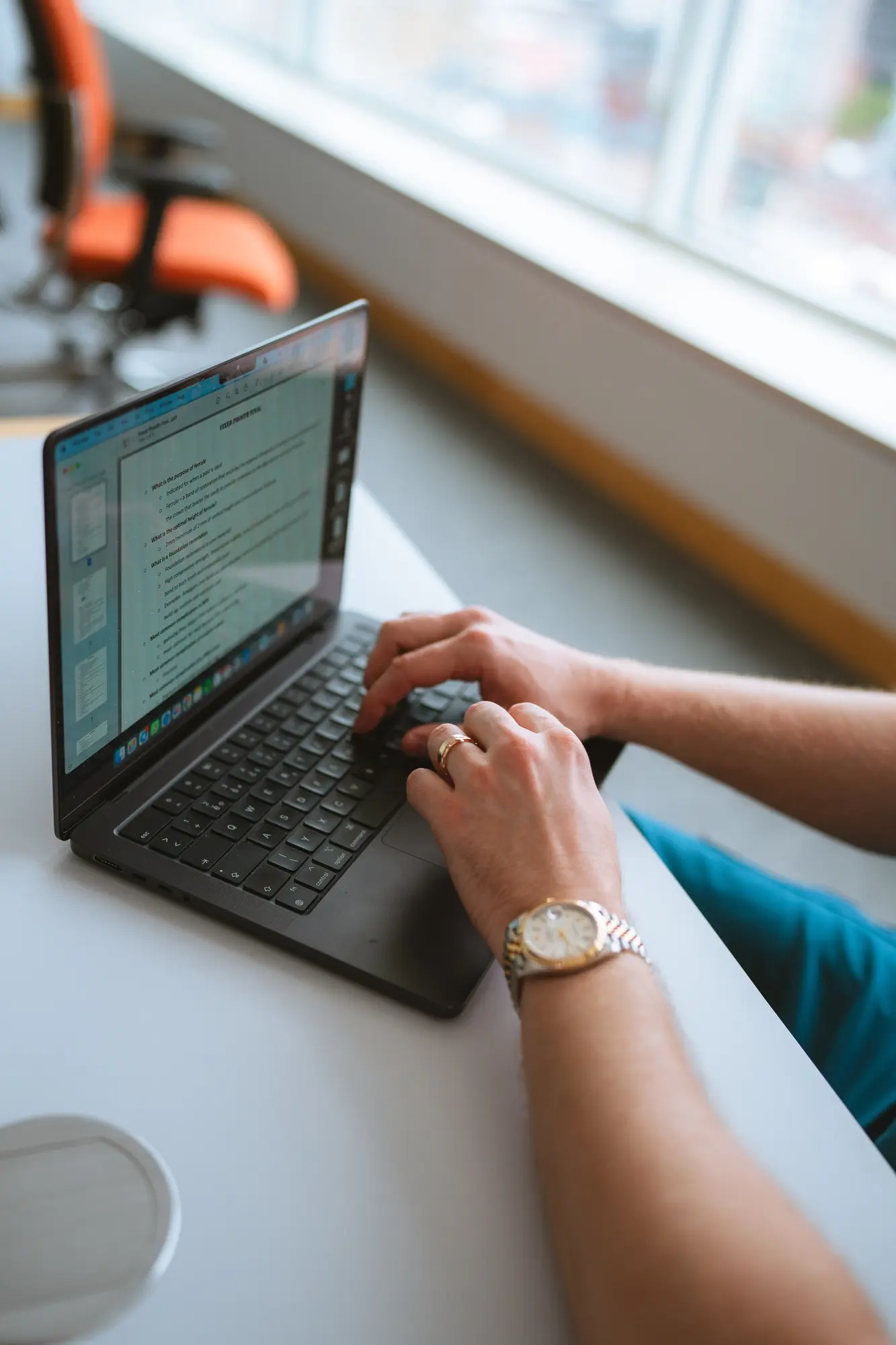 Digital workflow in practice — clinical documentation on a laptop.